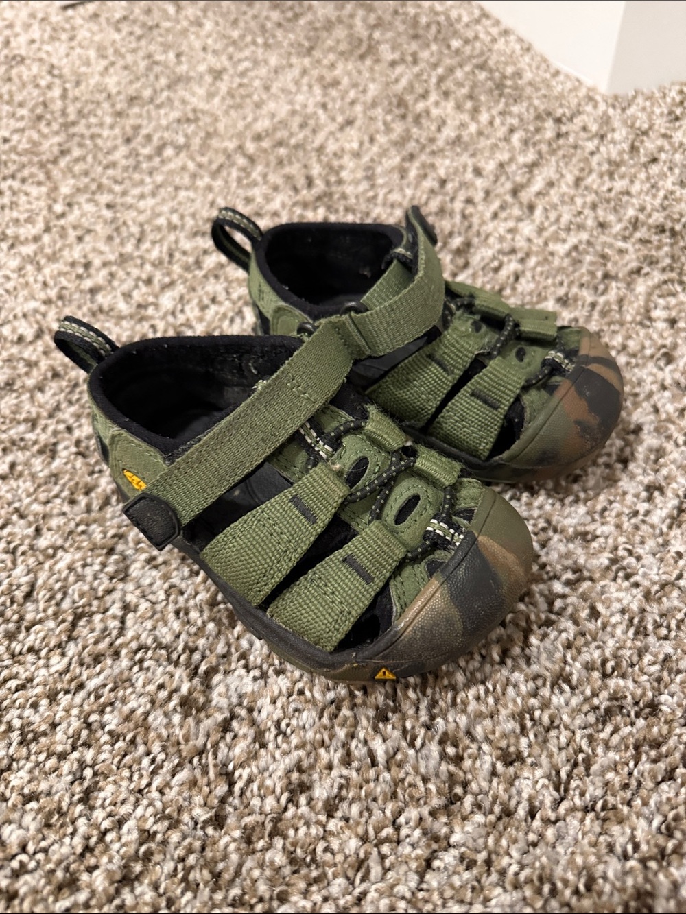 Keen Kids Olive Green Camouflage Closed-Toe Sandals  Water Shoe